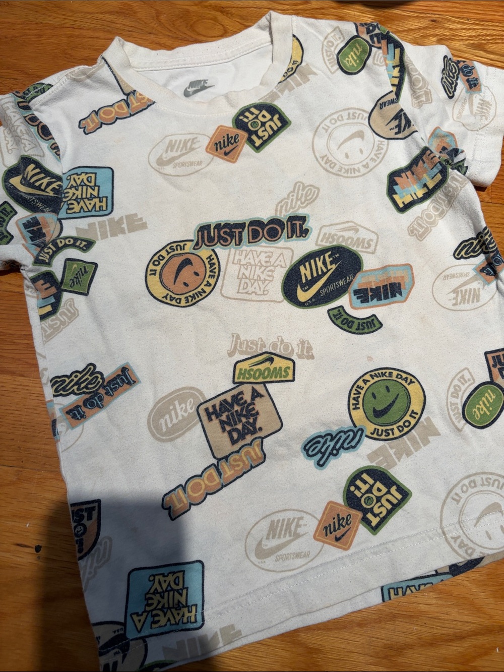 Nike White Kids' Graphic Tee with Multicolor Badge Prints